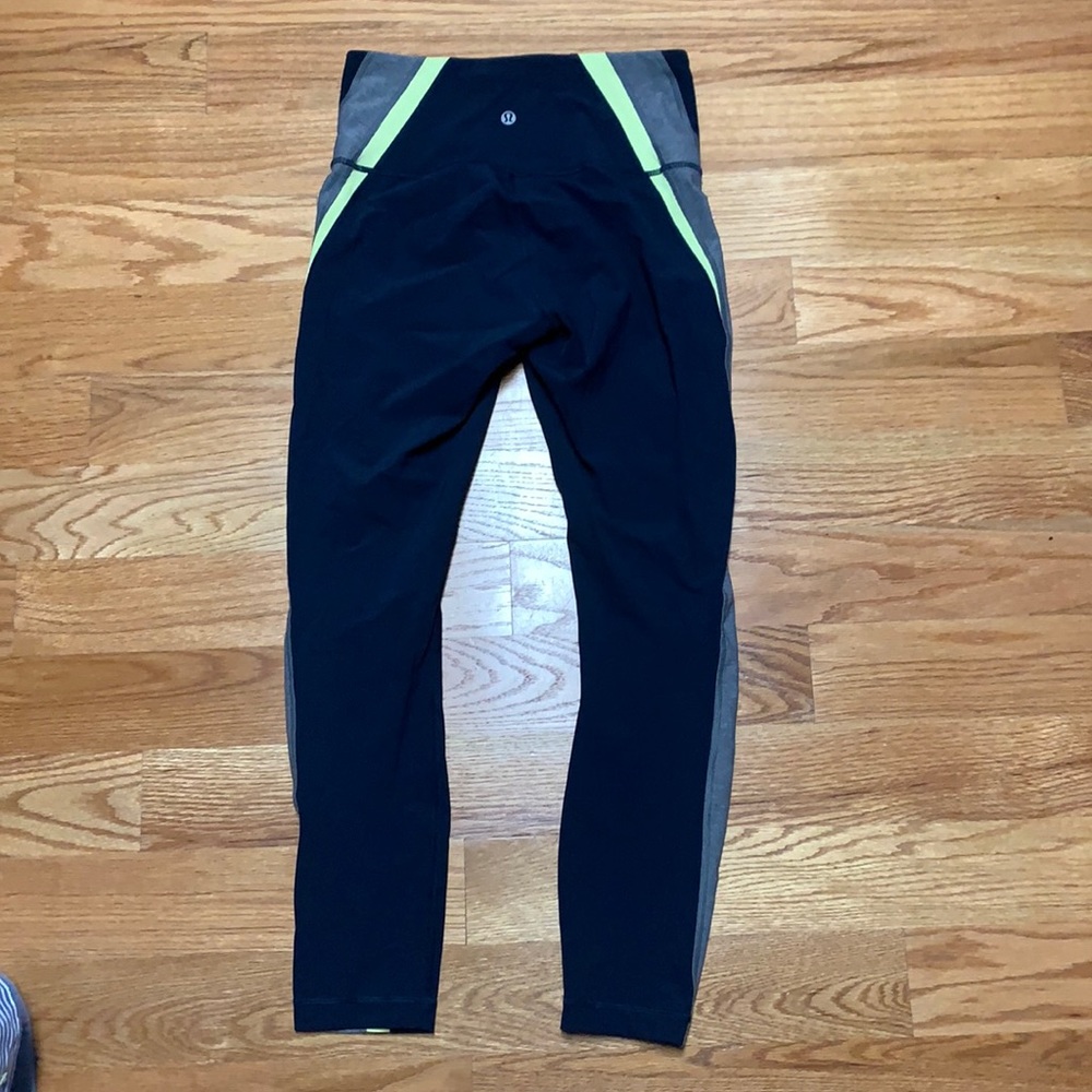 Lululemon Navy 25” Tight with Gray Side Stripe